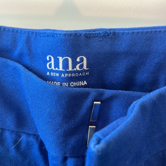 Royal blue a.n.a. shorts with pockets - Size 4 - Picture 2 of 5
